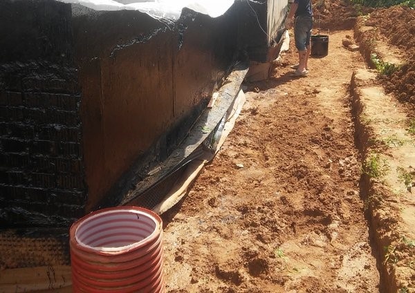 В моем случае была выполнена дренажная система