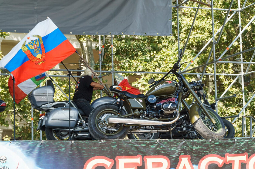 Российский мотоцикл Мономах