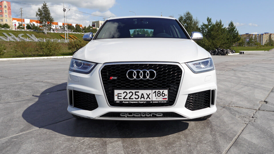 Диффузоры в крыльях не для охлаждения тормозов, или охлаждения радиаторов. Они вообще ни для чего. Это простая бутафория. А в решетки можно вглядываться сколько угодно, ни интеркулеров, ни радиаторов там не будет. Это тоже бутафория.