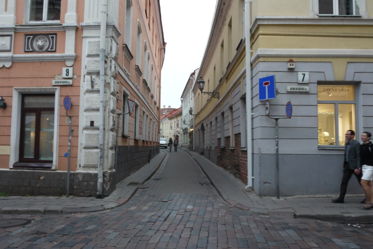 Узенькие улицы, которые уже стали визитной карточкой европейских городов. Вильнюс среди них - не исключение.
