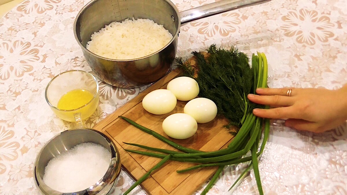 Начинка для блинов рис с яйцом. Начинка для блинов рис с яйцом и луком. Блинчики сытные начинки.
