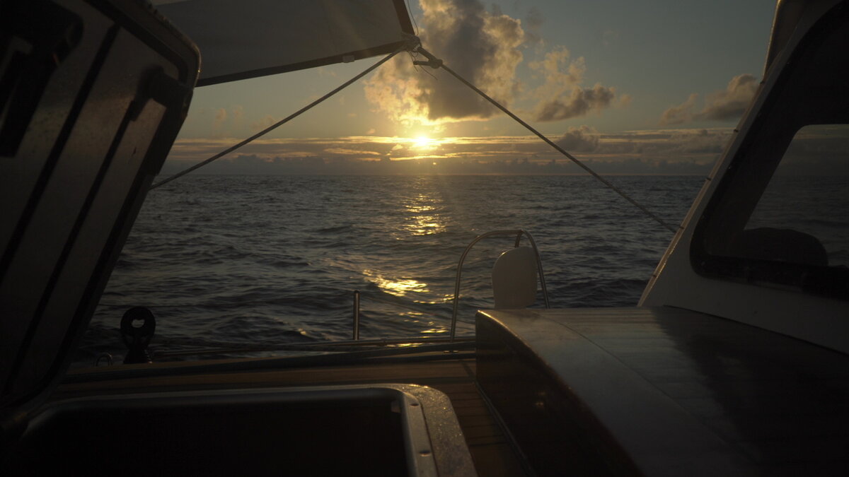 Конец моей ночной вахты. Начало вахты Славика и Дэна.  