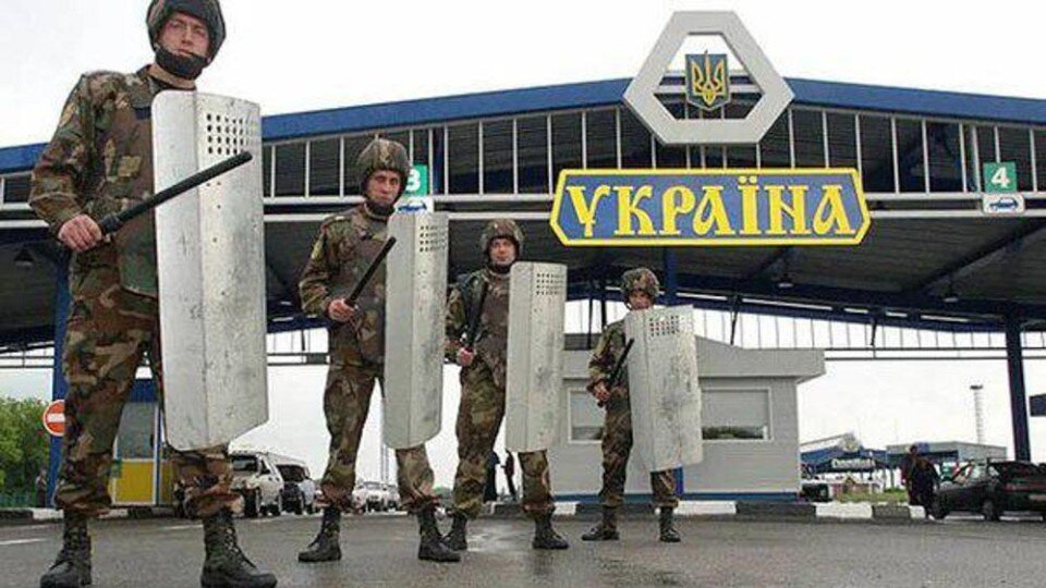 Вождение машины. Украинский блокпост. Въезд мужчины. Новый мост в татищево. Въезд мужчины.