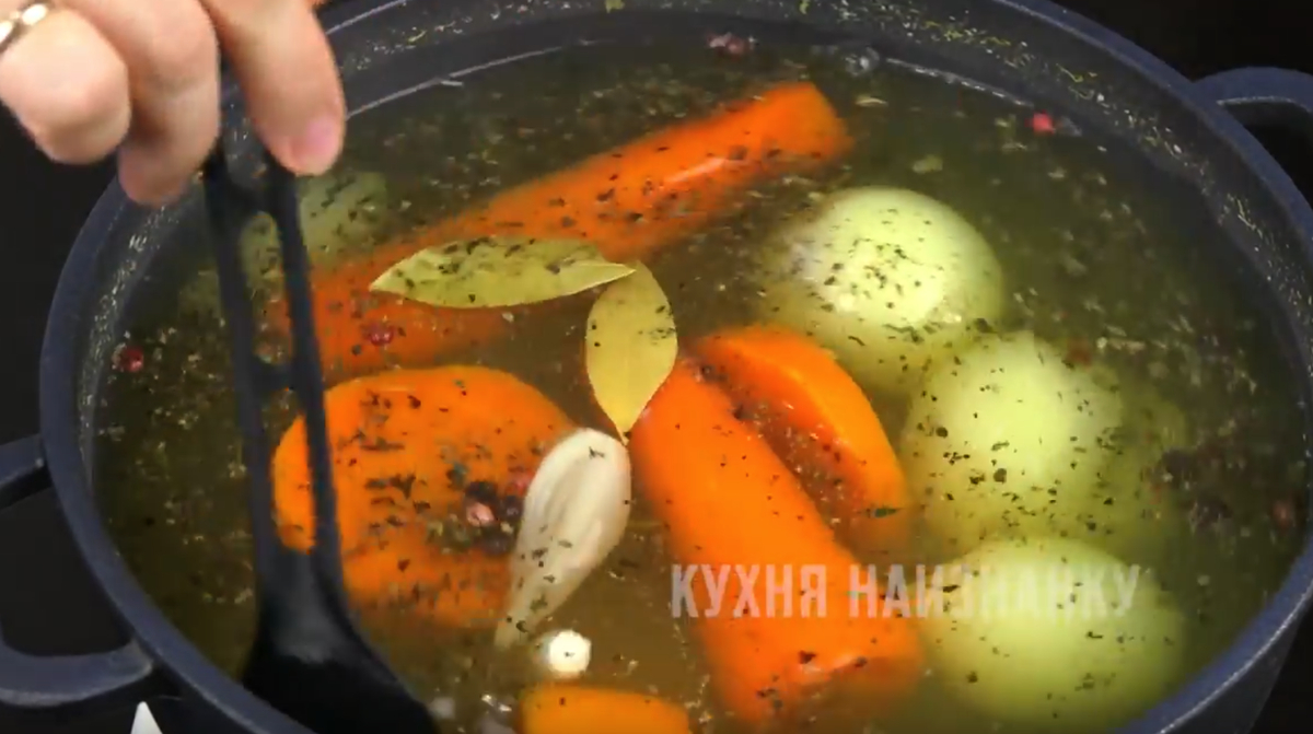 Кухня наизнанку овощи. Кухня наизнанку овощной бульон. Кухня наизнанку супы. Овощной бульон для маринада утки. Кухня наизнанку ужины.