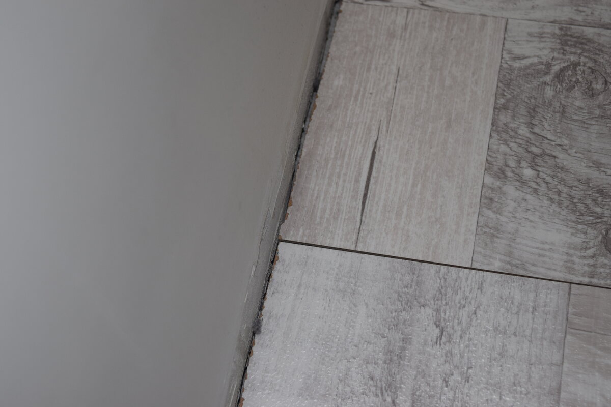 Нет зазора вообще никакого.