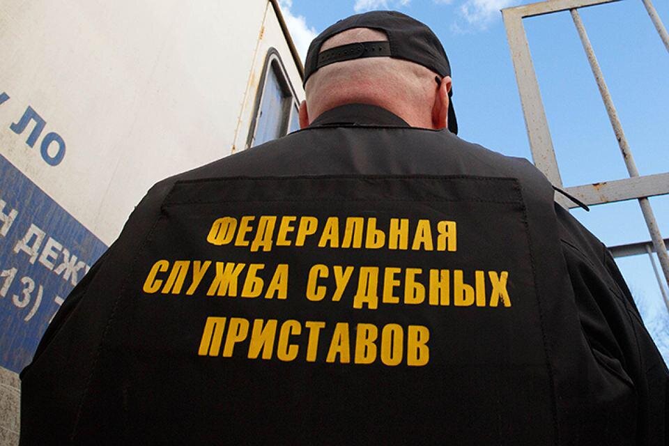 Минэкономразвития РФ предлагает оставлять гражданам не менее прожиточного минимума после взыскания долгов по исполнительным листам, но такая гарантия не будет действовать при удержании задолженности по алиментам, коммунальным услугам, штрафам и налогам. Документ разослан на согласование в заинтересованные ведомства