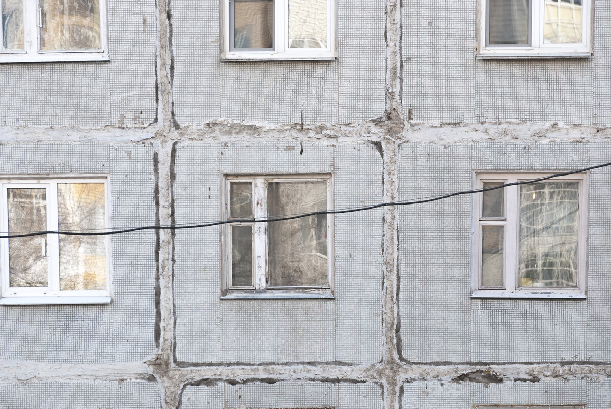 В СССР была своя мозаичная плитка: множество фасадов панельных домов облицовывались ей в 1970–80-е годы. Что с ней было так и что не так?