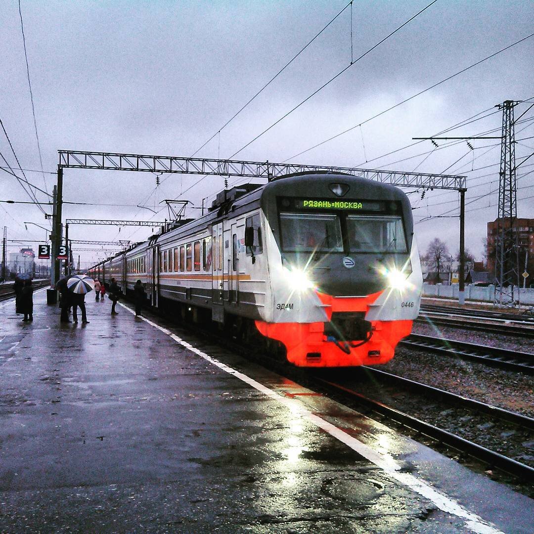 Электрички москва рабочая. Эд4м Казанское направление. Эд4м Рязань. Электричка эд4м Рязань. Пригородный поезд.