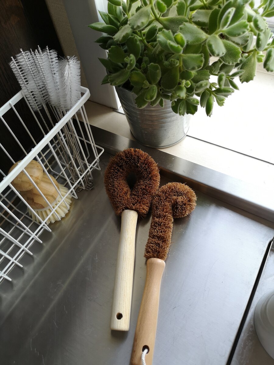 Щётки из кокоса.