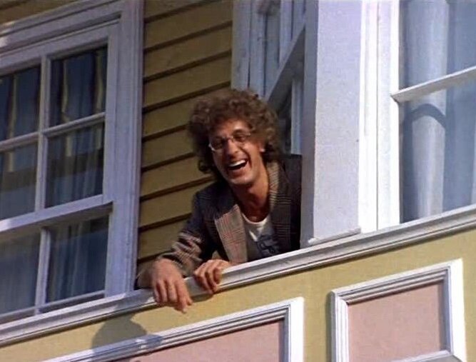 Обычно тунеядцев рисовали убогими и — одноклеточными, а мистер Эй - напротив, романтик и философ.