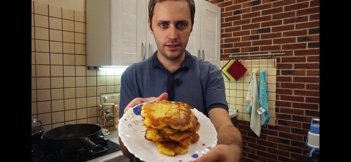 Готовые, ароматные, вкусные драники. 