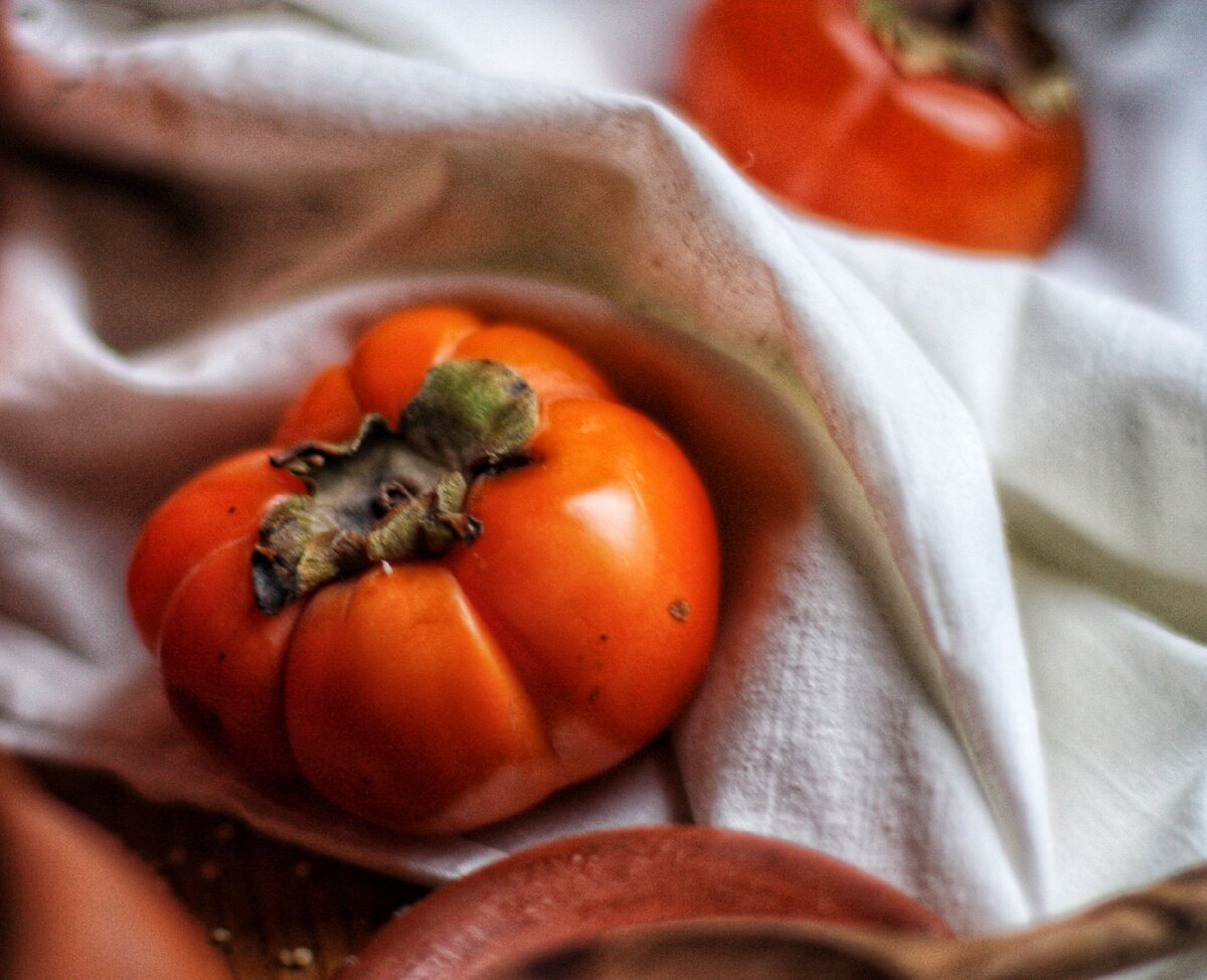 Хурма должна быть спелой, но не слишком мягкой