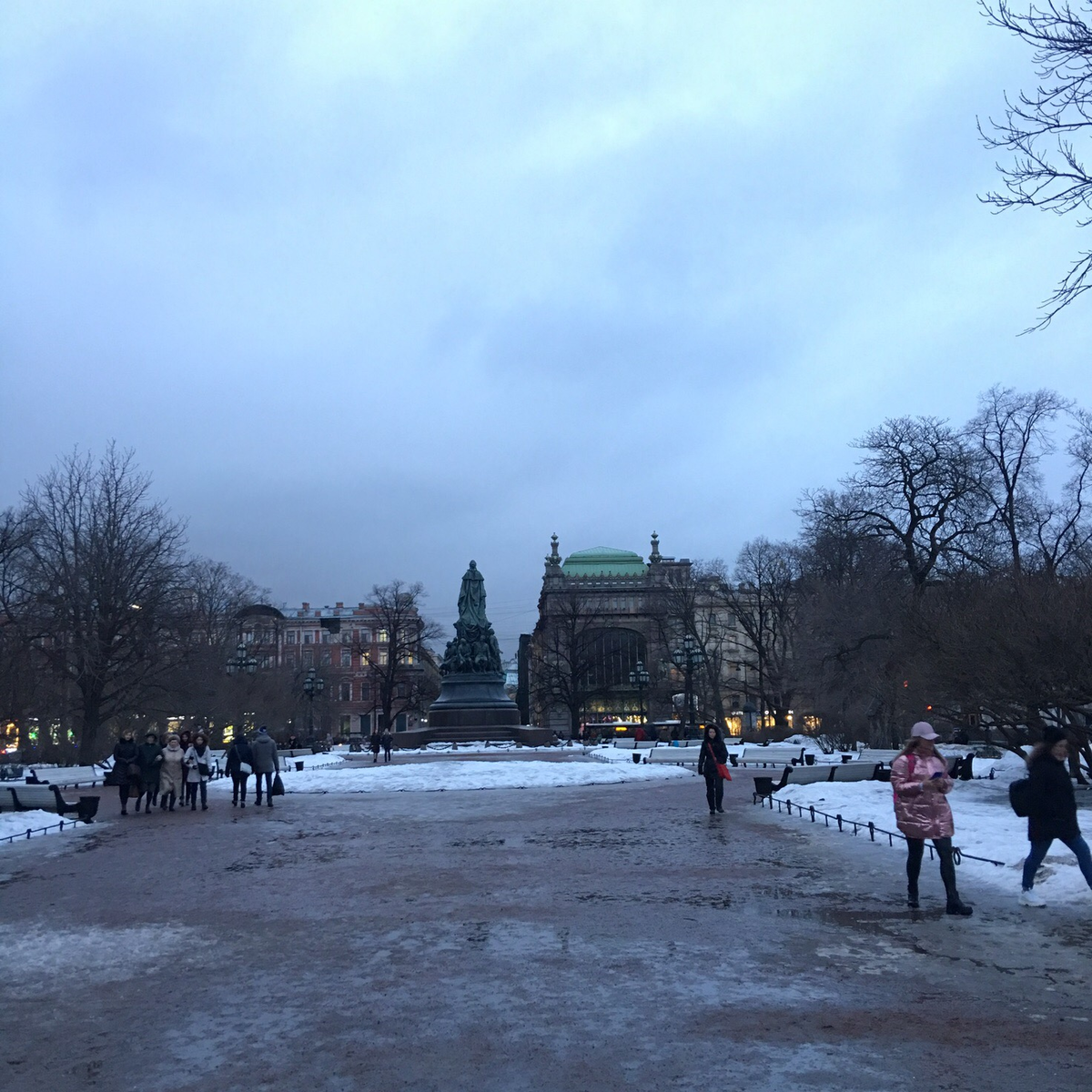 Екатерининский сквер, 10 марта 2019.