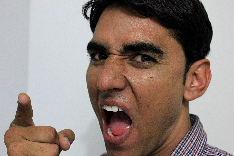 https://pixabay.com/photos/angry-man-point-finger-india-angry-274175/