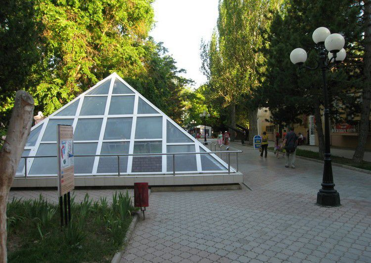 (источник - https://axis.travel/russian/evpatoriya)