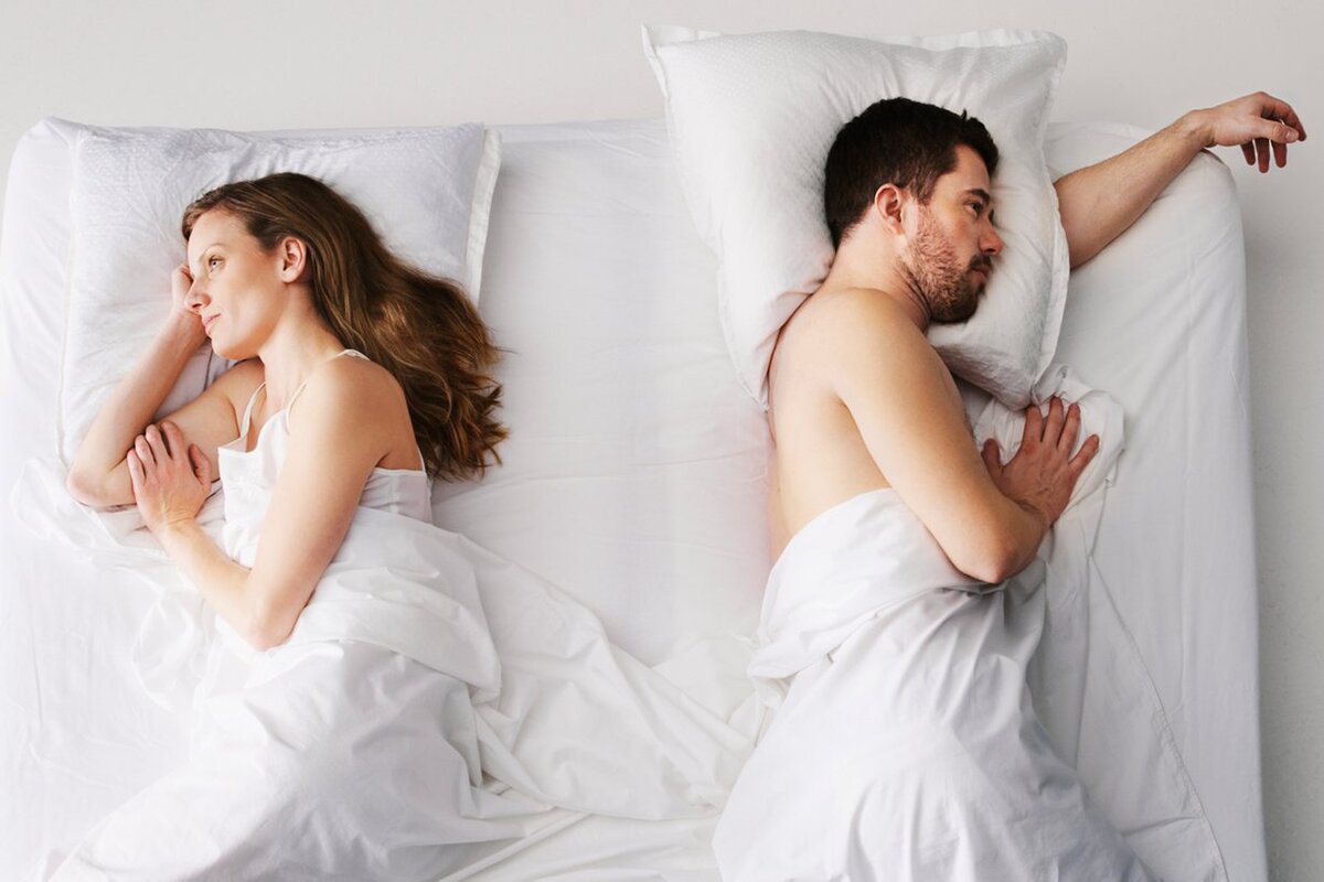 Муж отказывается спать в одной кровати с женой