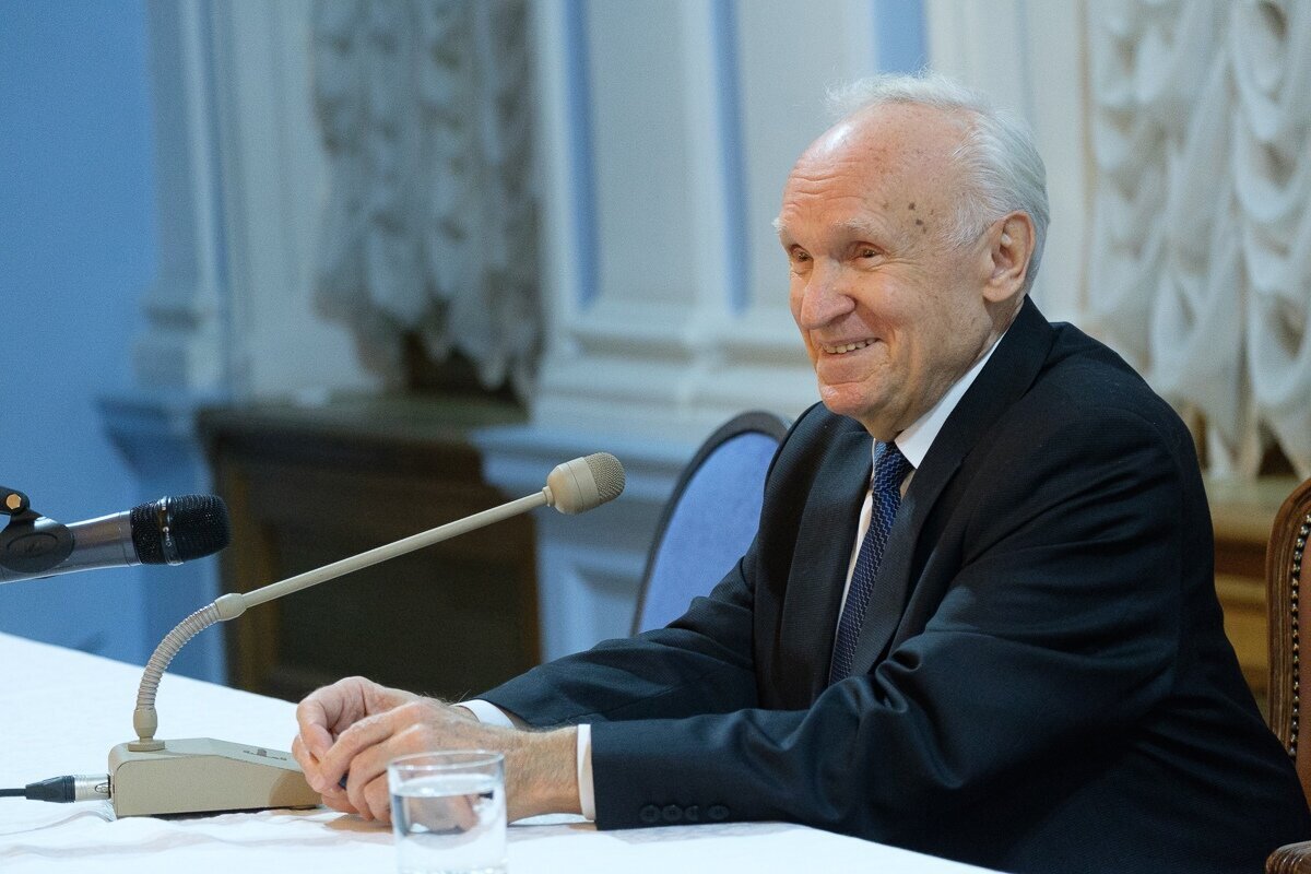 Алексей Ильич Осипов — учёный-богослов, педагог и публицист, доктор богословия, Заслуженный профессор Московской духовной академии, апологет, проповедник, писатель, православный катехизатор.