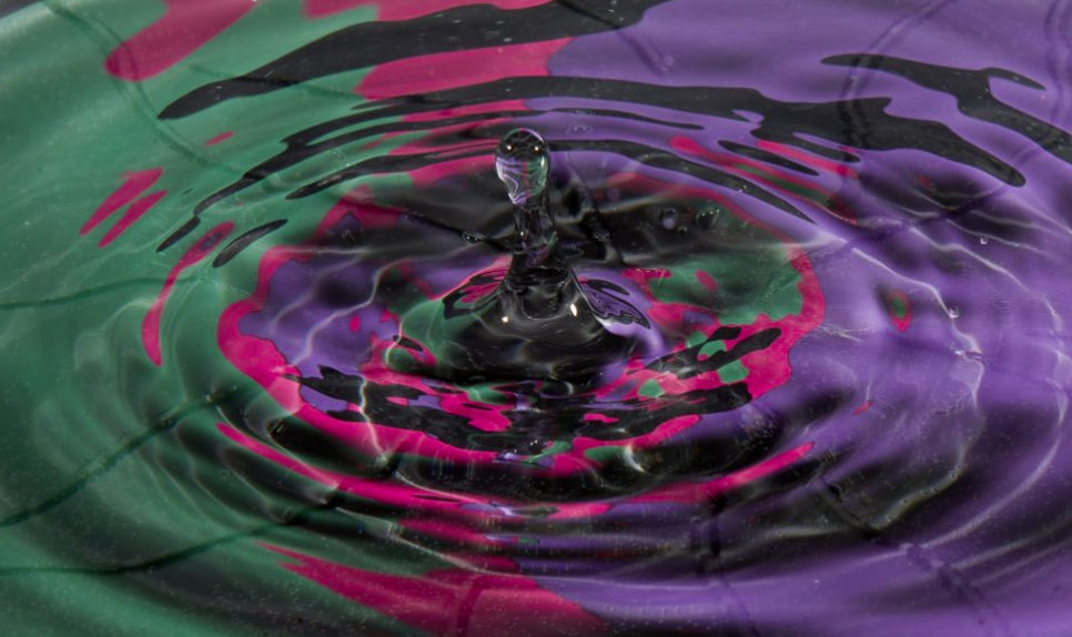 Об одном такую наивность высмеял один из авторов в своей статье о теории относительности в пространстве и времени .