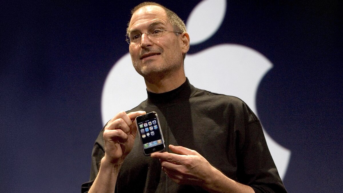Стив Джобс презентует первый Iphone