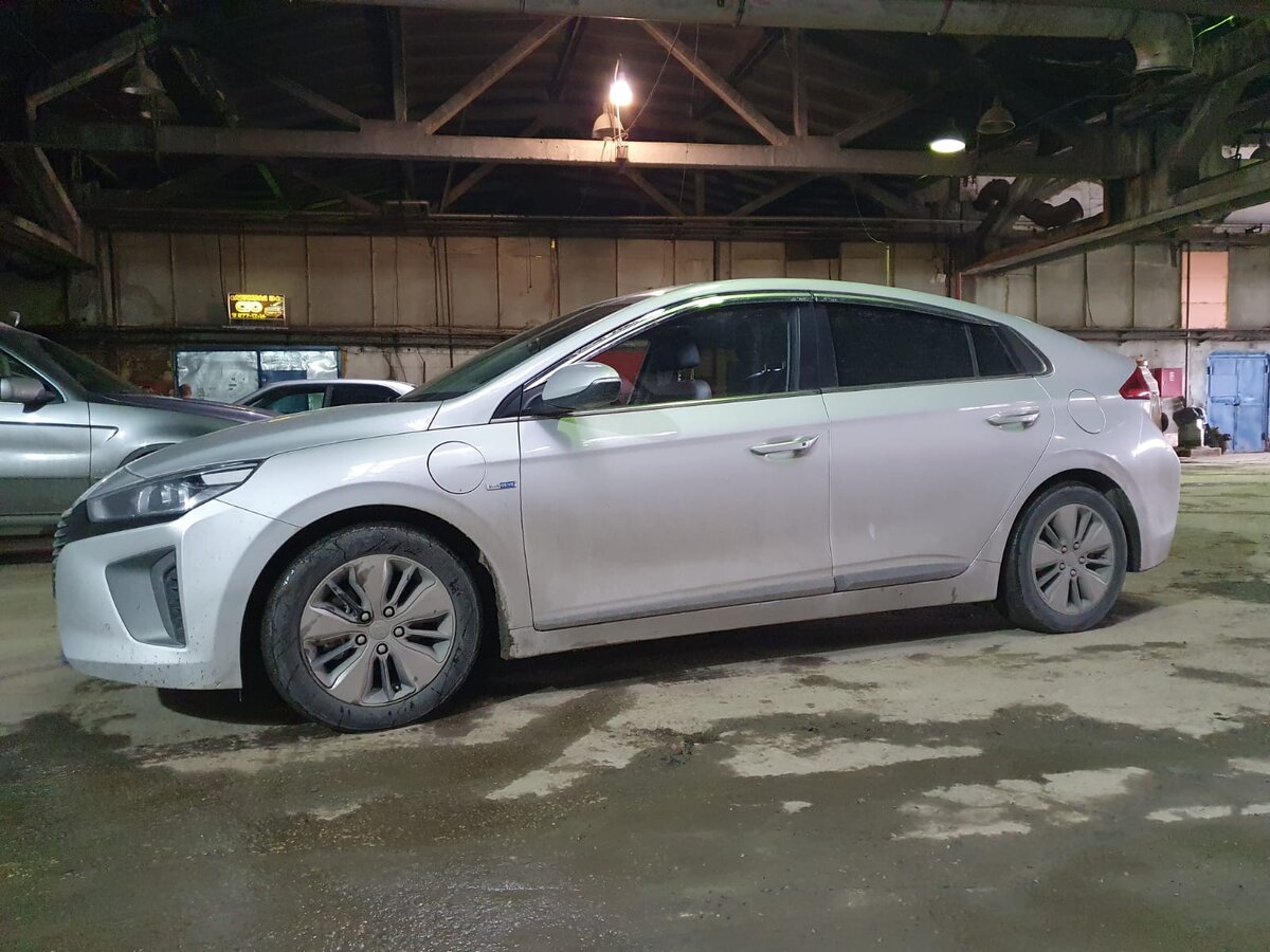 Hyundai Ioniq HYBRID 2016, лифтбек, 1 поколение, AE 2016 — н.в. Установлены проставки перед 20 мм зад 30 мм.