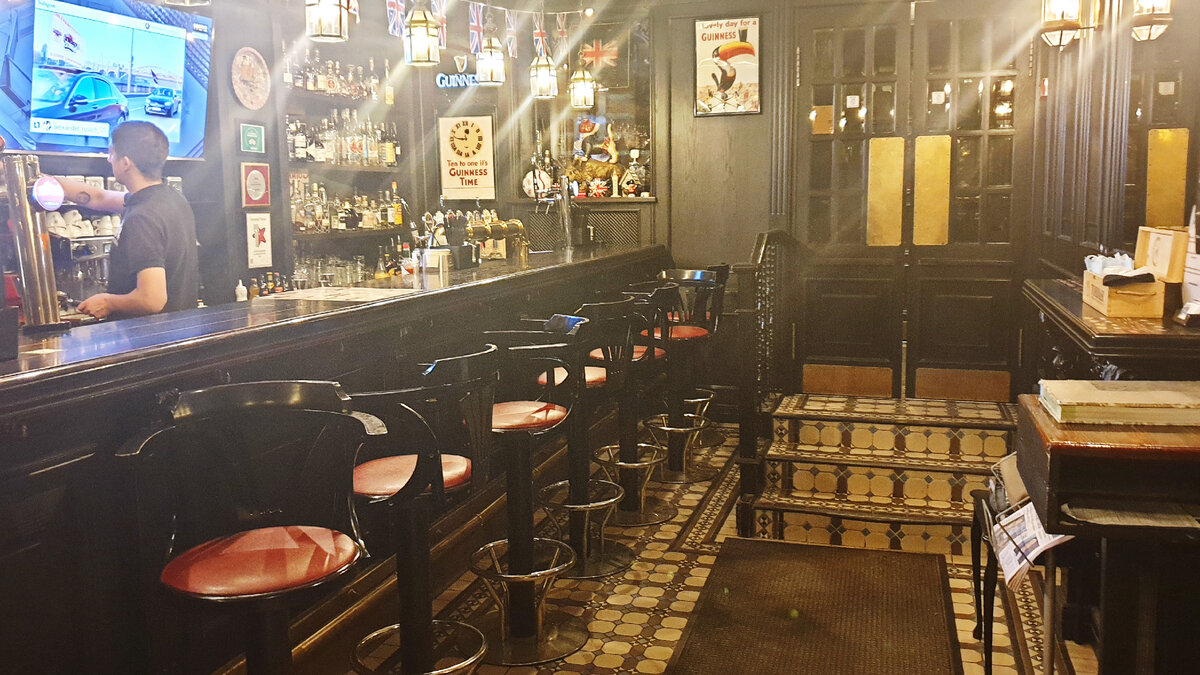 Предбанник перед баром