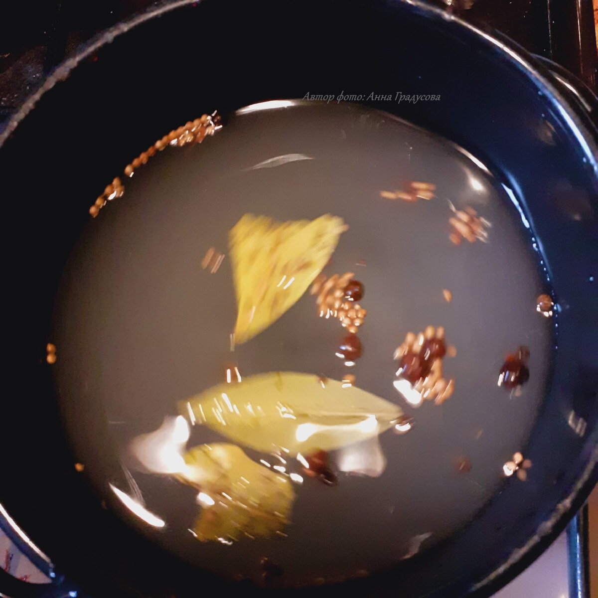 хорошенько перемешиваем, доводим до кипения и оставляем остывать до комнатной температуры.