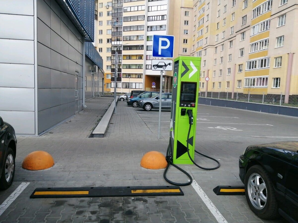 Зарядные станции сети Маланка возле жилых домов. Беларусь