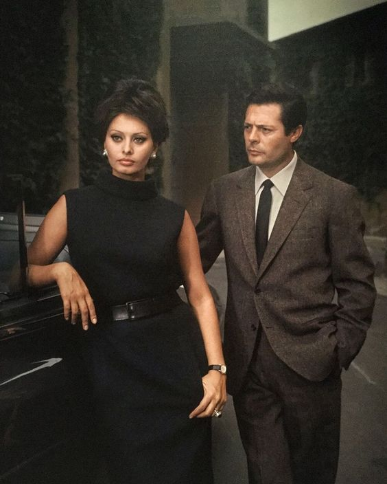 А здесь трио: Софи Лорен, Марчелло и его идеальный костюм. И как итальянцам это удаётся?