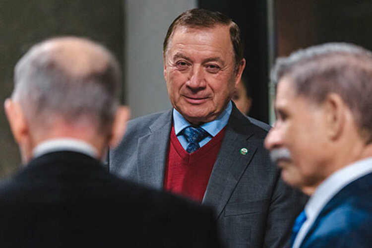   Ахмет Мазгаров заверил, что опасность АЭТС минимальна, ведь атомная часть установки небольшая, а уровень безопасности стал выше, но при этом оговорился: «Абсолютной гарантии нет» Фото: «БИЗНЕС Online»