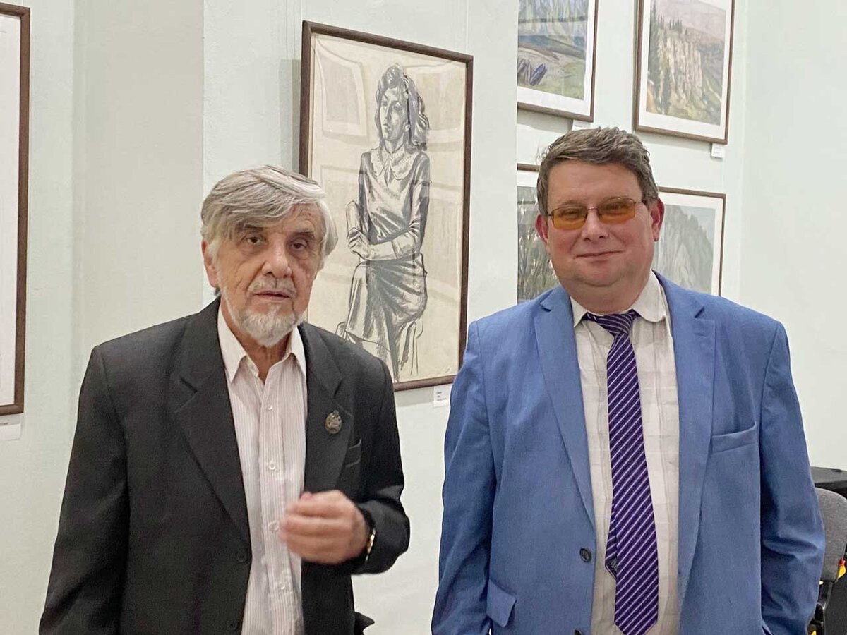 Художник Игорь Одинцов и директор Кунгурского музея-заповедника Сергей Мушкалов на открытии выставки