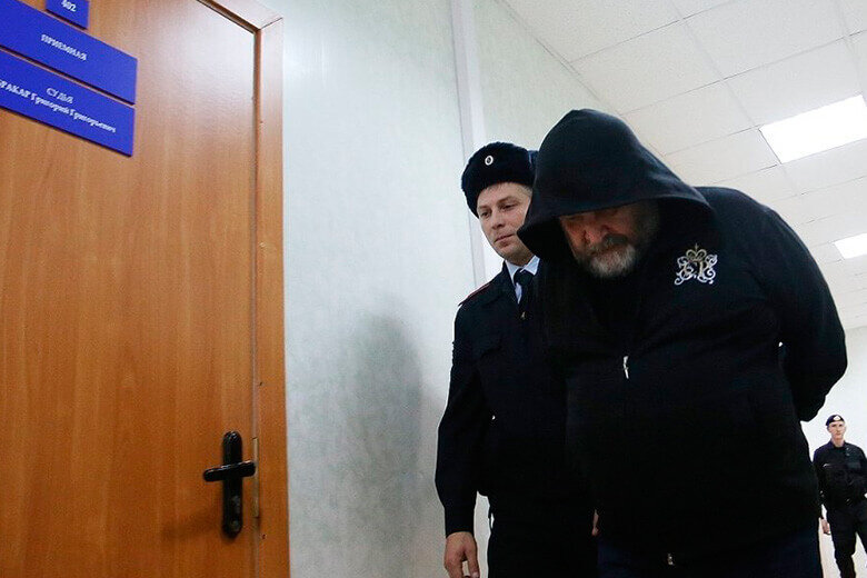 14 августа суд продлил Щукину эту меру пресечения до 13 ноября 2017 года