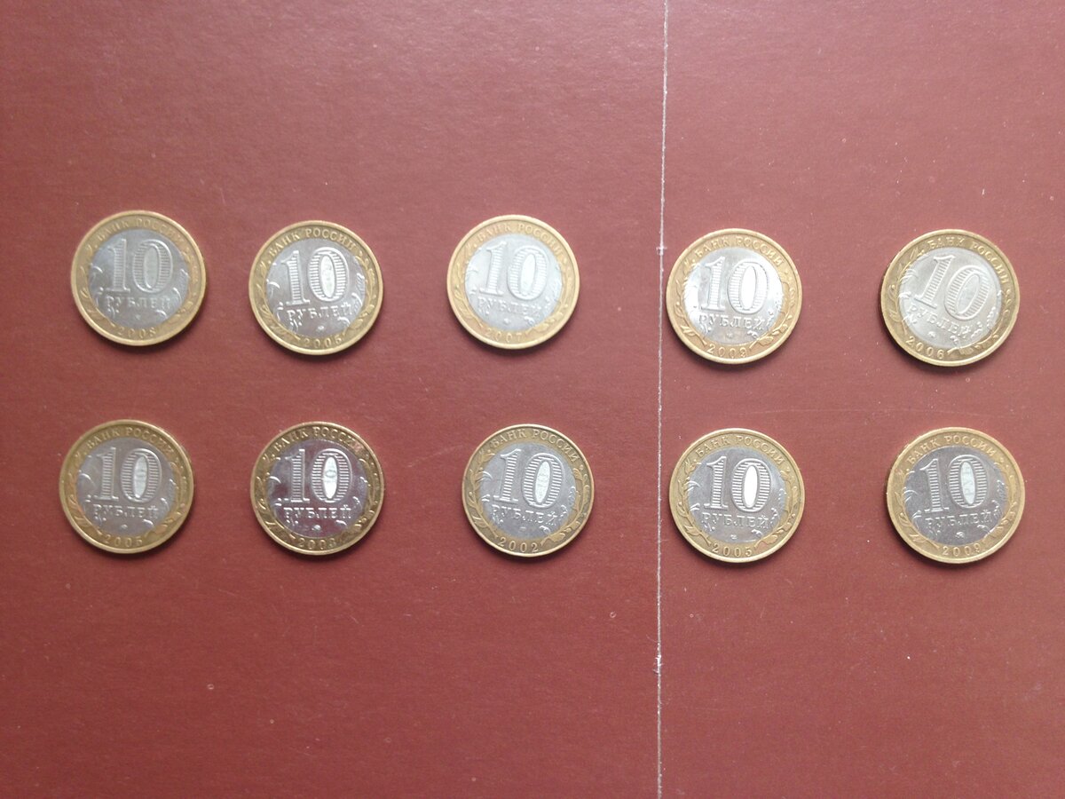 На столе в ряд лежат 4 монеты