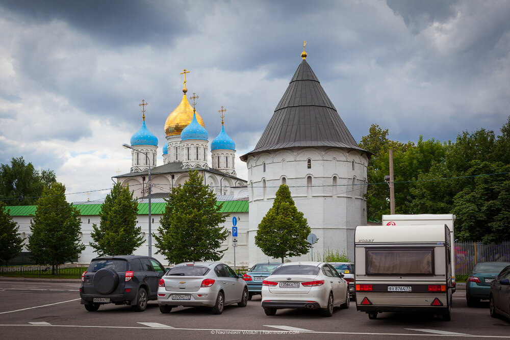 Новоспасский монастырь москва метро. Стоянка у Новоспасский монастырь в Москве. Новоспасский монастырь парковка. Никитинский монастырь Москва. Парковка около Новоспасского монастыря.