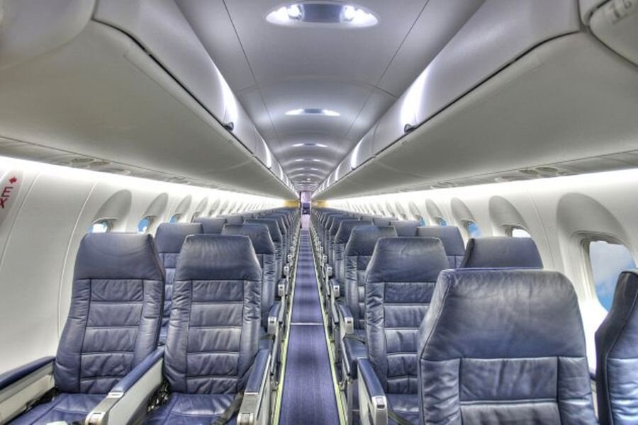 В салоне один класс обслуживания, 78 (в двух самолётах) или 76 (в третьем) обшитых кожей кресел и применяется система активного шумоподавления