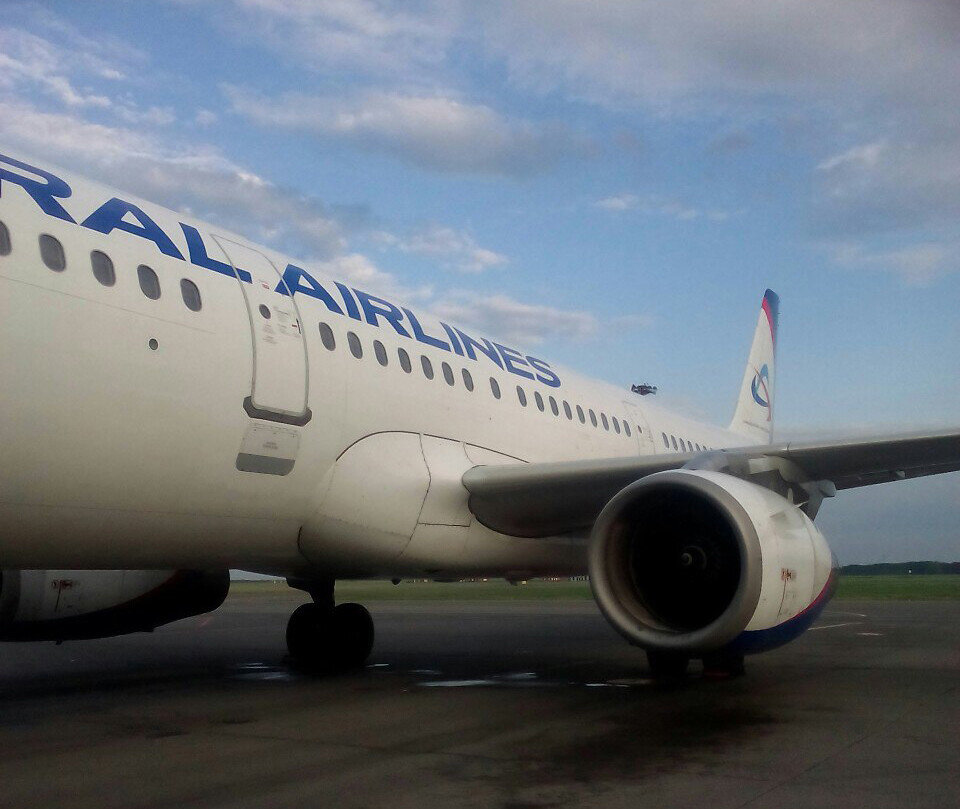 Самолет омск москва. 321. A321-231. A321 Ural Airlines. A321-211.