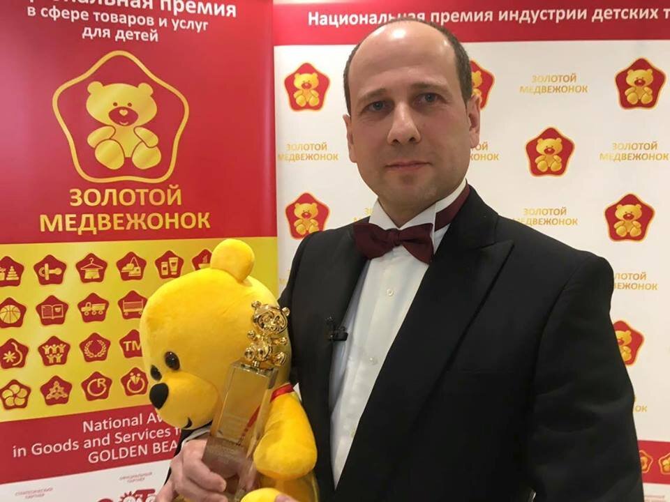 Марк Вайнапель, основатель компании “ВЭЙТОЙ”. Развивающие подвижные игры Vay Toy успешно продаются в детских магазинах России и СНГ, управляющий филиалом “Челябинвестбанка”