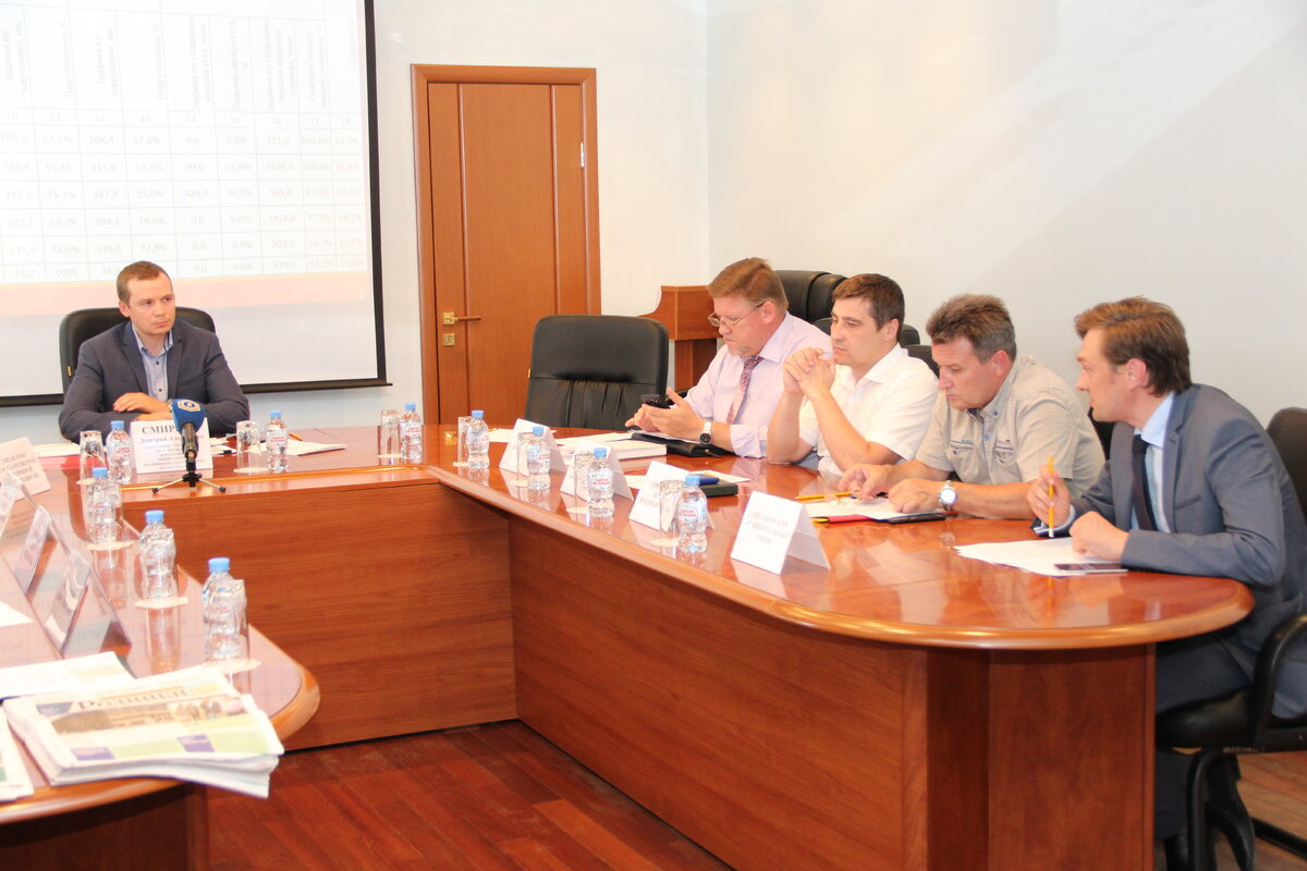 Подробнее:http://nedelya-v-okruge.ru/index.php/nedelya-v-okruge/3290-kustarnoe-soveshchanie

#газета_неделя_в_округе #еженедельник #информация #Мытищи #совещание #ЖКХ #Московскаяобласть 