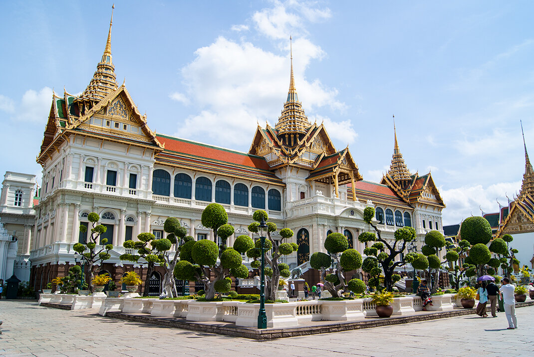 Бангкок описание. Дворец чакри в Бангкоке. Дворец короля Тайланда. Большой дворец (Бангкок). Королевский дворец — резиденция тайского короля Бангкок.