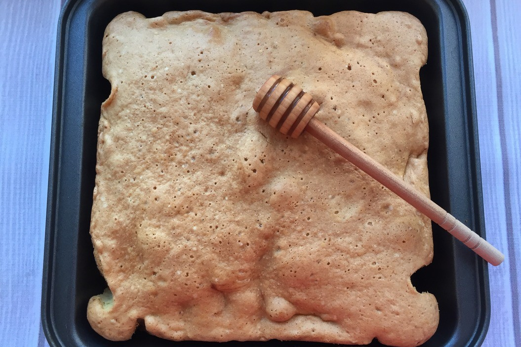 Шарлотка с медом
