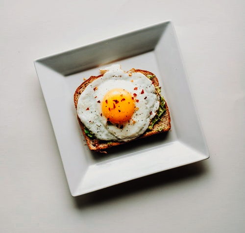    Яйца – это очень сытный завтрак, который подарит много энергии на весь день. Этот продукт хорош тем, что из него можно приготовить много разных вариаций - и они никогда не надоедают.-2