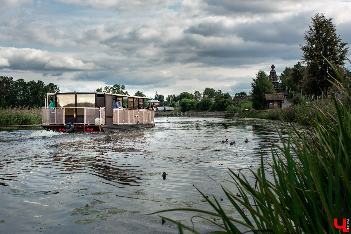 Москва 208 теплоход ярославль. Речной трамвайчик набережные челны соколки. Суздаль прогулка на речном трамвайчике. Катание на теплоходе в суздале. Речной трамвайчик колибри в суздале.