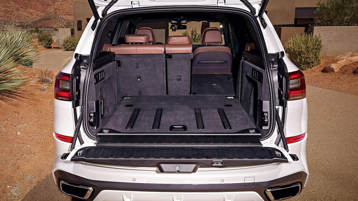 Новая BMW X5 (2019). Багажник - уменьшился объём, но по-прежнему 7 мест.