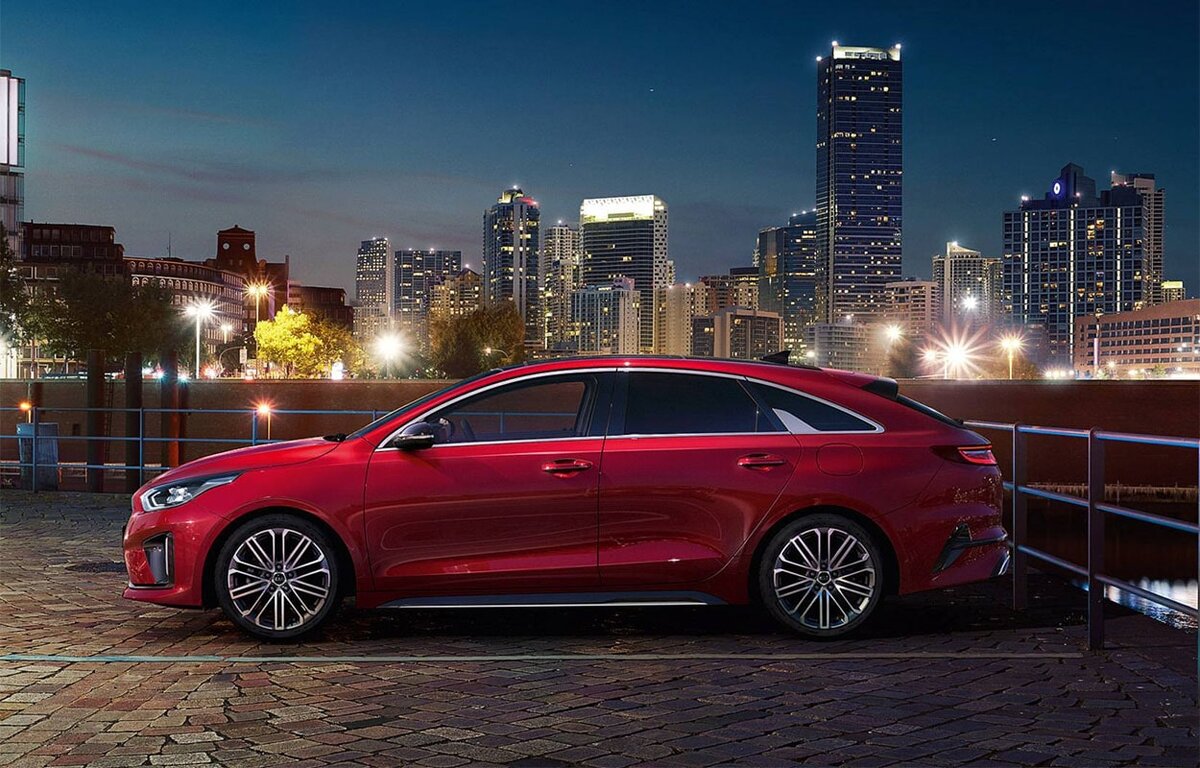 Производство нового корейского универсала, силуэтом стартует в ноябре текущего года на заводе в Жилине (Словакия), европейские продажи планируют начать в начале 2019 года. По предварительной информации, цена Kia ProCeed, именуемого создателями с кузовом «shooting brake», составит 23000-24000 евро(от 1 718 684 рублей до 1 793 409 рублей).Появится ли новый универсал Киа ПроСид на российском рынке?  Пока не ясно, но скорее всего отечественным поклонникам корейского бренда придется наслаждаться только лишь с традиционным универсалом Kia Ceed Sportswagon (Kia Ceed SW). 