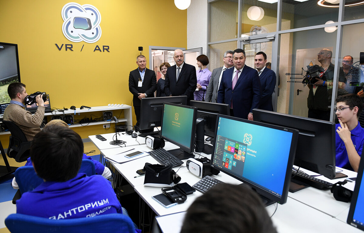 Губернатор Игорь Руденя, заместитель Председателя Правительства Тверской области Андрей Белоцерковский и Генеральный директор ОАО "ТВЗ" Андрей Соловей в тверском «Кванториуме»