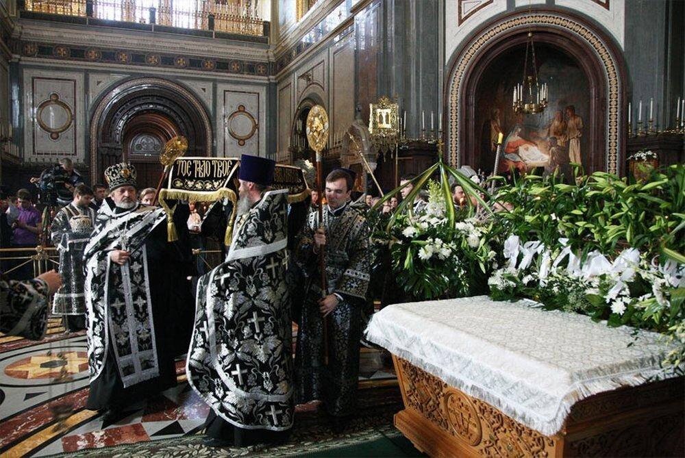 Рисунок 2. Вынос Плащаницы в Страстную Пятницу