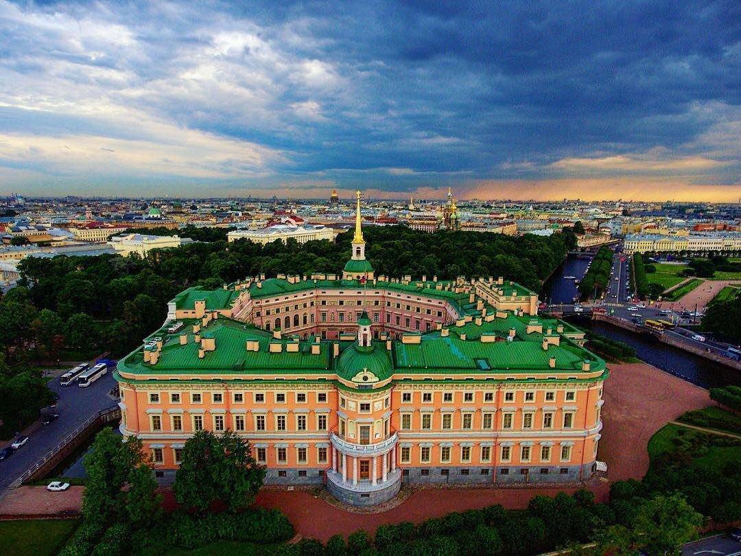 Михайловский замок в санкт петербурге фото снаружи