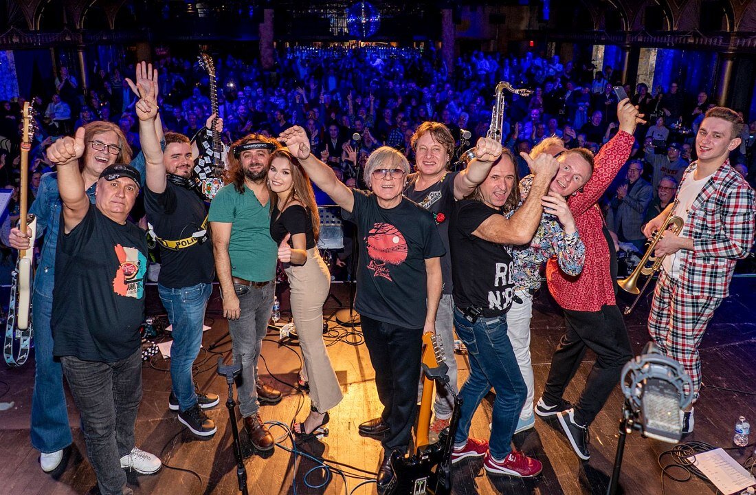 Финал концерта Leonid & Friends в нью-йоркском зале Sony Theater, 8 января 2019 (photo © Thomas Grassia)