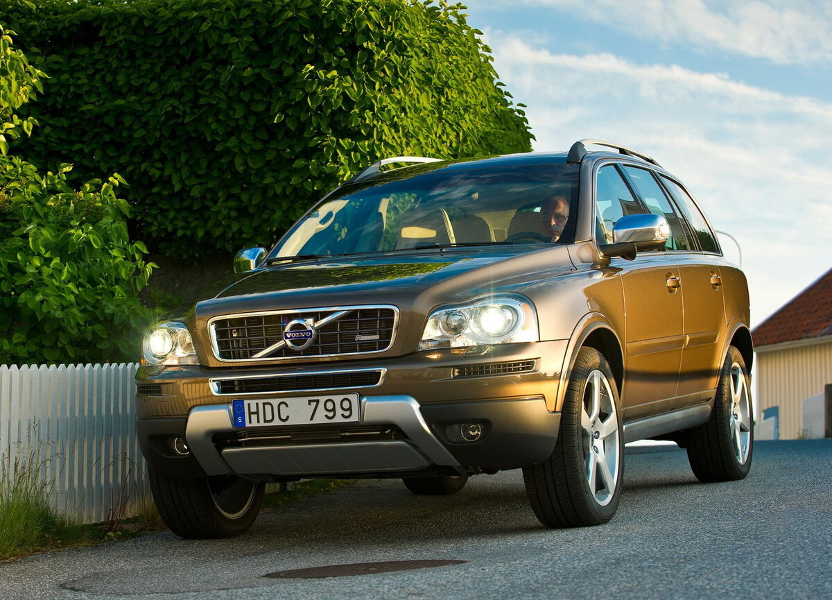   Несомненно, Вольво XC90 первого поколения можно назвать долгожителем среди полноразмерных кроссоверов.-2