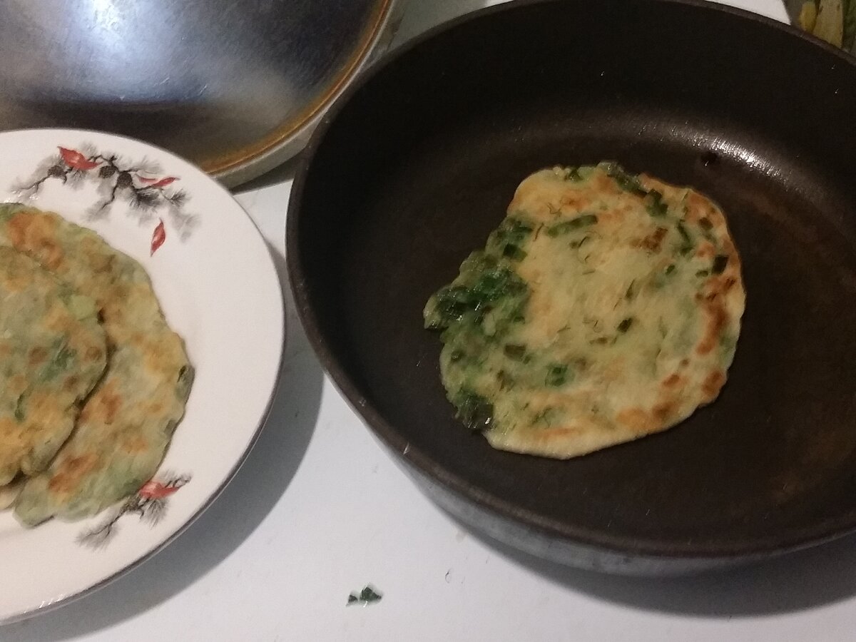 Лепешки с зеленым луком, петрушкой и укропом | На мужской кухне | Дзен