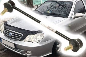 Будем менять стойки стабилизатора на джили ск 2. Стойки я заказывал на 2019 год, по 5$ каждая. Это не самое дешевое ну и не самое дорогое, что есть на рынке, середнячок я бы сказал.
Для чего вам может понадобиться такая замена. Зачастую на стойках идет износ пыльника. А конкретно в моем случае их и вовсе не было, по этому был характерный стук, что меня начинало раздражать. Я то думал там, что то серозное. А там всего то роботы на 20 минут и 2 детали за копейки.